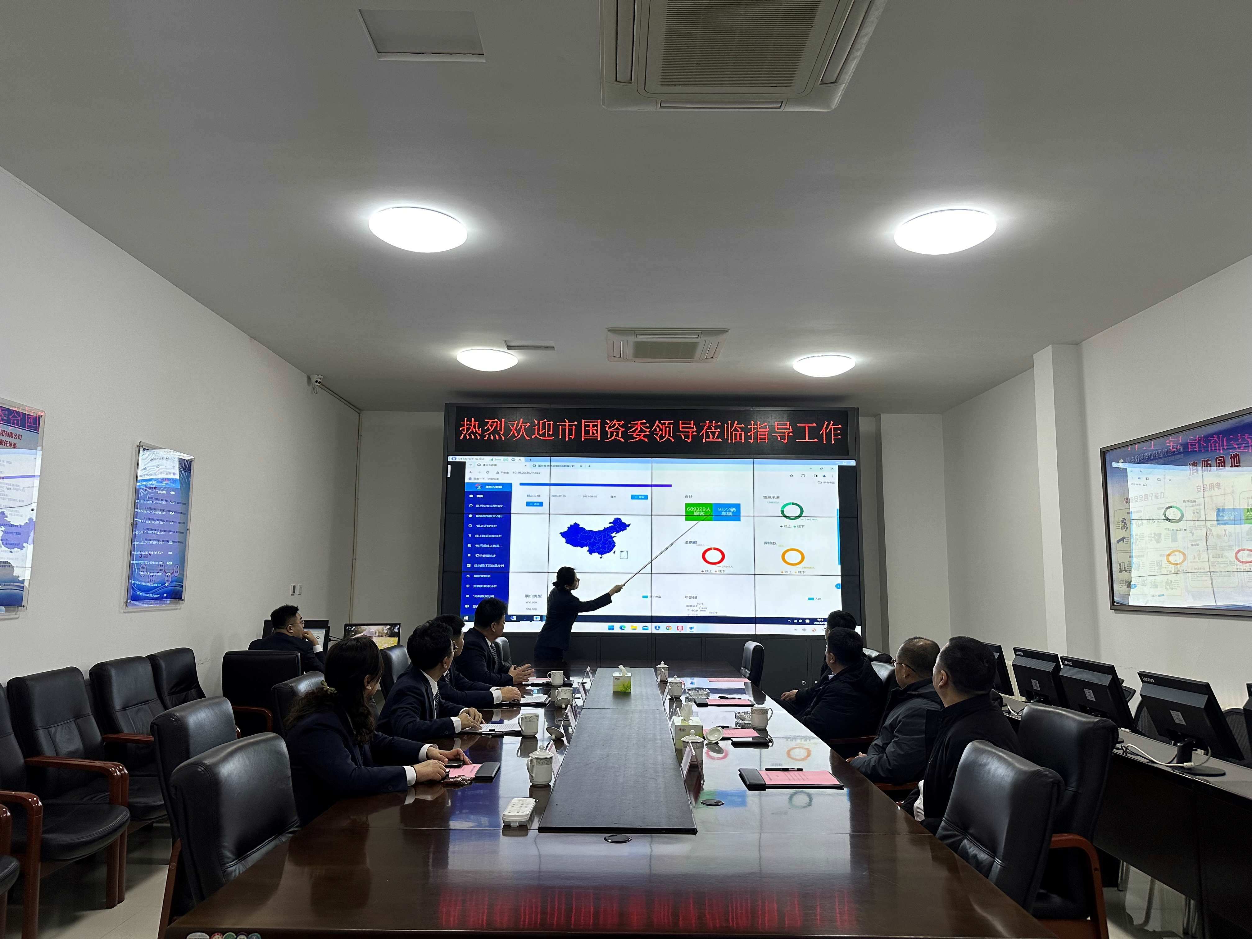 1-观摩智慧港口大数据系统.jpg 1-观摩智慧港口大数据系统.jpg