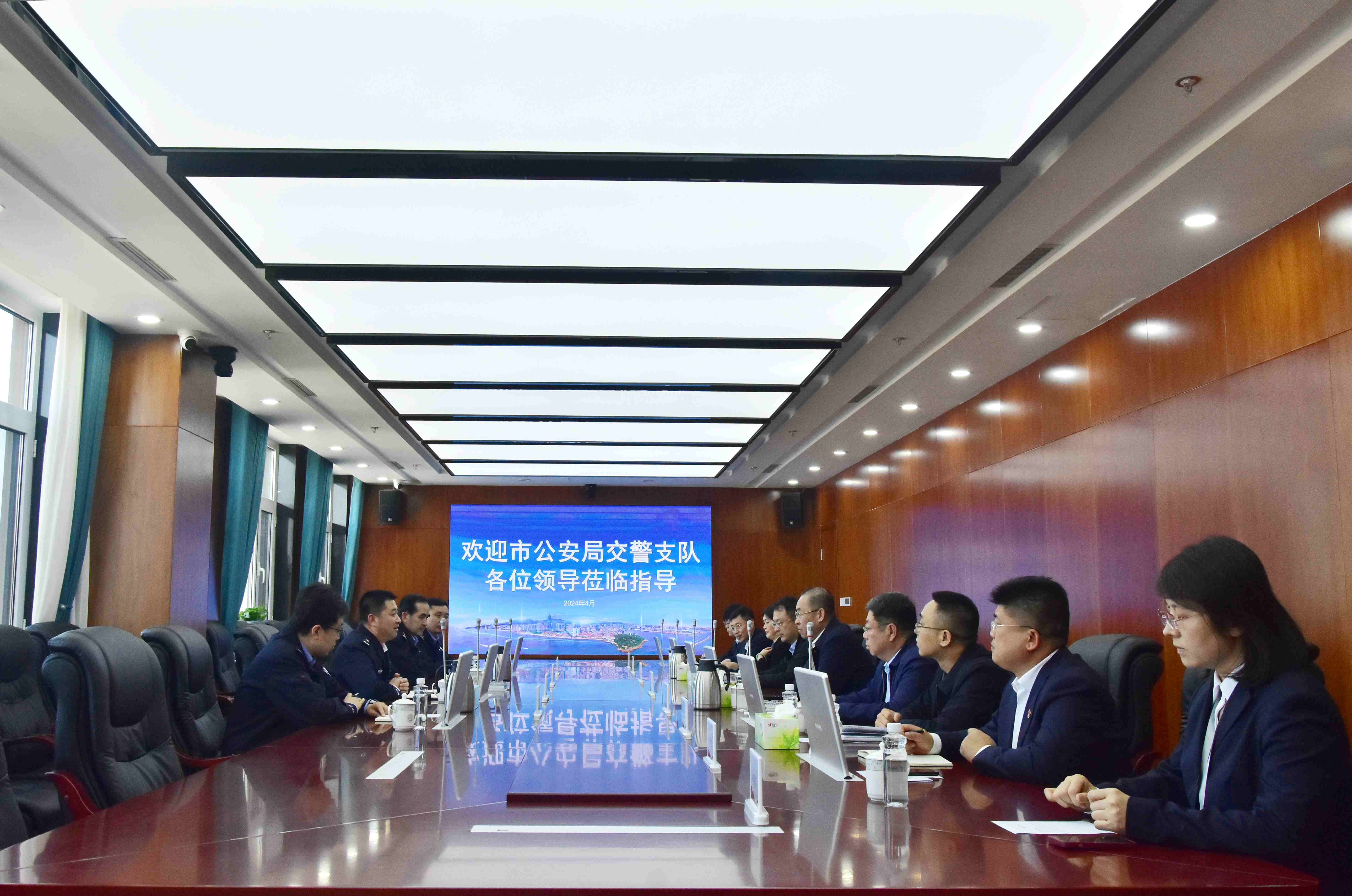 烟台市交警支队领导到交通集团现场办公 为企业办实事