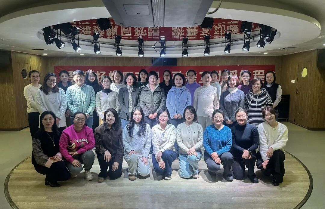 玫瑰与星辰辉映 巾帼力量向光行 交通集团举办庆祝“三八”国际妇女节主题读书分享会